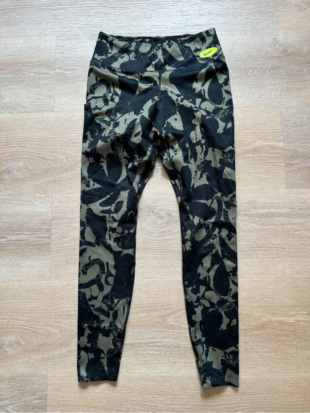 Nike Dri-Fit Green and Black Fitted Leggings High Waist Women’s Size Medium